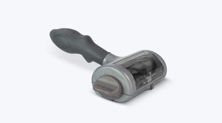 Produkt leżąca zamknięta szczotka do zbierania sierści psa i kota idealna do ubrań i do tapicerowanych mebli z wyprofilowaną gumową rączką