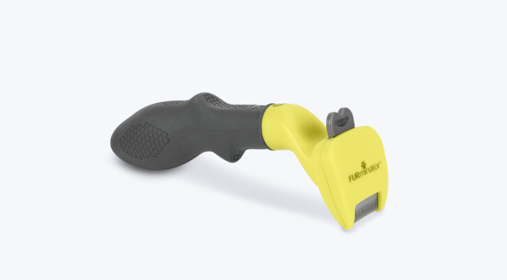 Furminator do usuwania podszerstka psów ras długowłosych dla psów miniaturowych.