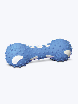 Niebiesko-biały gumowy gryzak dla psa z małymi kolcami, który można wypełnić wodą i schłodzić.