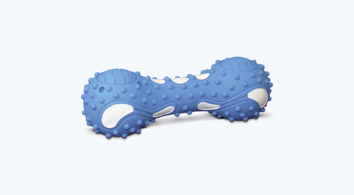 Niebiesko-biały chłodzący gryzak dla psa w kształcie kości z gumowymi wypustkami.