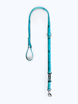 Niebieska smycz z kolekcji City, ze wzorem miasta i regulacją długości, w wersji dłuższej.