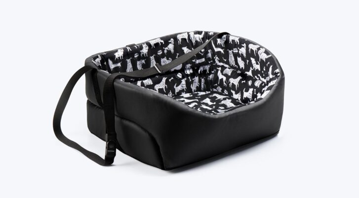 Fotelik samochodowy dla psa ze wzorem w pieski w środku, koloru czarnego, marki John Dog z kolekcji Comics.