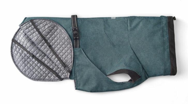 Morska kurtka dla psa pikowana od wewnątrz regulowana ze ściągaczem. Ciepła kurtka na jesień marki John Dog.