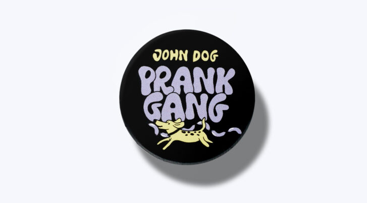 Przypinka z psem z kolekcji John Dog Prank Gang