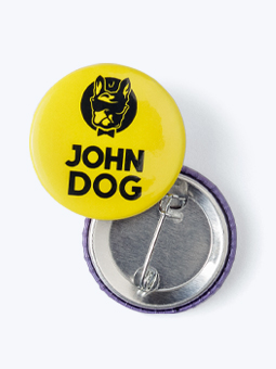 Żółta przypinka z kolekcji John Dog Łapki przy sobie z dynksem