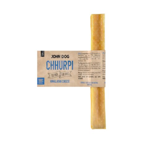 Naturalny gryzak dla psa ser himalajski w rozmiarze S w kolorze żółtym. W połowie gryzaka jest przyklejona beżowa etykieta w języku angielskim, z niebieską nazwą gryzaka oraz czarnym rozmiarem S w lewym górnym rogu.