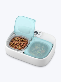 Karma w Petoneer misce dwukomorowej z wagą dla psa i kota.