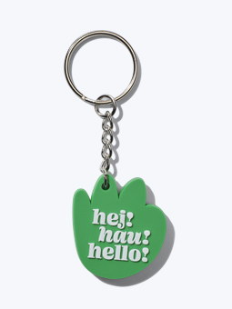 Zielony brelok z białymi napisami hej! hau! hello!, z metalowym kółkiem do zawieszenia, marki John Dog.