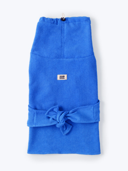 Miękki, niebieski szlafrok dla psa marki John Dog