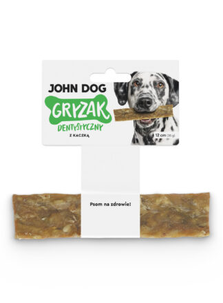 Gryzak dentystyczny z kaczką dla psa – widok od przodu. Na środku gryzaka znajduje się biała owijka, do której przymocowana jest biała etykieta z zielonym napisem. Po prawej na etykiecie jest pies rasy dalmatyńczyk, który trzyma gryzak w zębach.