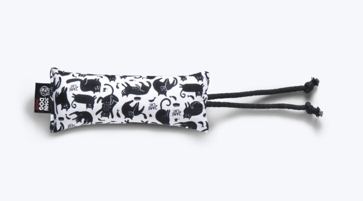 Zabawka-szarpak dla kota z kolekcji Black Comics marki John Dog for cats