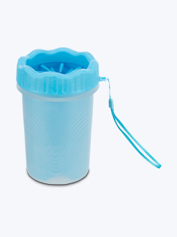 Czyścik do łap dla psa, silikonowy kubek, ze sznureczkiem, w kolorze niebieskim, marka Trixie.