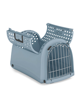 Błękitny transporter dla kota iMAC z otwartymi drzwiami i rozłożoną górną częścią pozwalającą na łatwy dostęp do zwierzaka. Transporter ma rączki umożliwiające swobodne trzymanie oraz dziurki w górnej części, które zapewniają przewiewność.