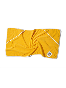 Wyposażony w wygodne kieszenie na rogach, ułatwiające chwytanie i osuszanie psa, zapewniając maksymalny komfort i wygodę użytkowania.