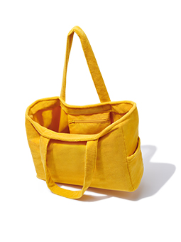 Zewnętrzna kieszeń torby jest idealna do przechowywania butelki wody lub innych podręcznych przedmiotów.