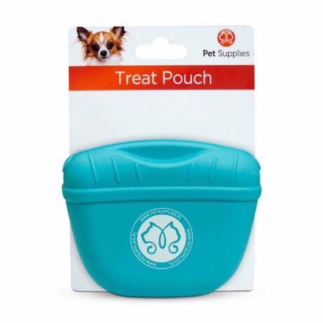 Saszetka silikonowa w kolorze turkusowym na przysmaki dla psa z etykietą marki Pet Supplies. Przednia część saszetki z widocznym logo producenta oraz opakowanie z wizerunkiem psa.
