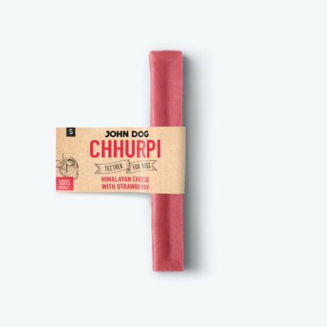 Zdjęcie przedstawia gryzak dla psa z himalajskiego sera o smaku truskawkowym, w różowym kolorze i rozmiarze S, z etykietą „John Dog Chhurpi - Himalayan Cheese with Strawberry.”