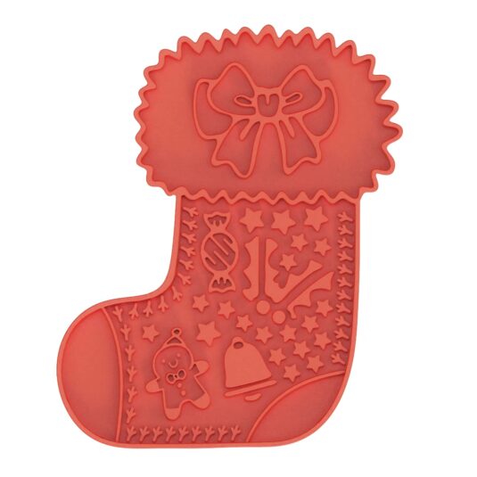 Tylna strona maty do lizania w kształcie skarpety dla psa i kota, wykonana z czerwonego materiału z kilkoma przyssawkami umożliwiającymi przymocowanie do gładkich powierzchni.