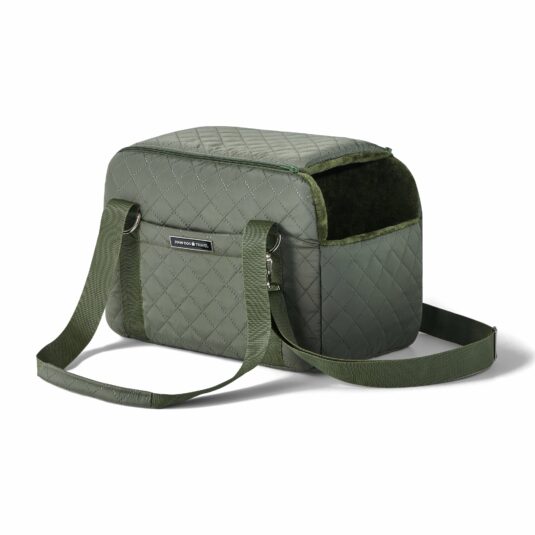 Zamknięta torba z otworem na głowę psa z przodu, widoczna z boku, pokazująca funkcjonalność i estetyczny wygląd.