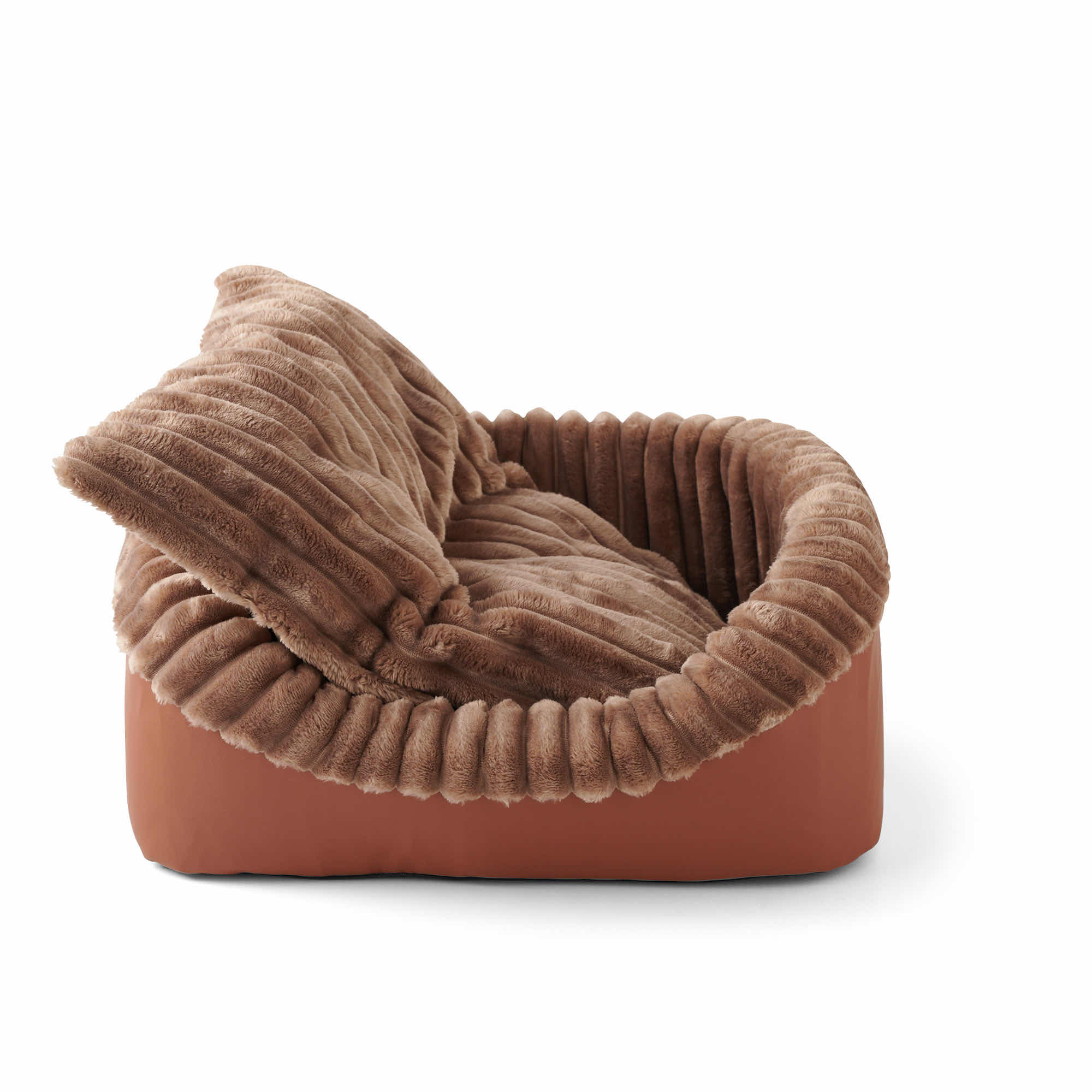 Brązowe, owalne legowisko dla psa z żebrowanym pluszowym brzegiem, z poduszką częściowo podniesioną, ukazując miękkie i teksturowane wnętrze.