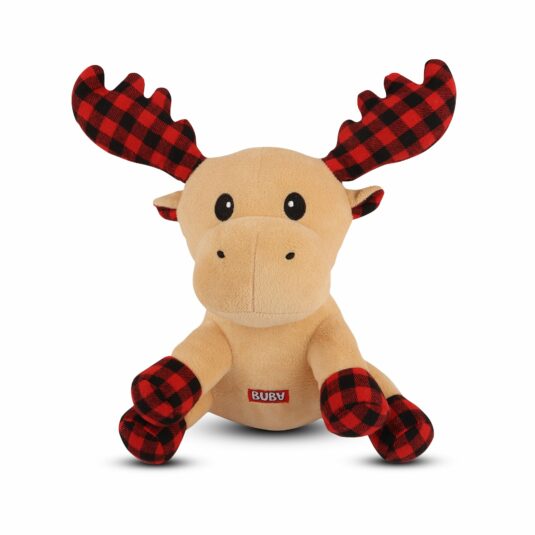 Zabawka dla psa w kształcie renifera z rogami w czerwono-czarną kratę, wykonana z miękkiego beżowego materiału, z czerwonym logo BUBA na dole.