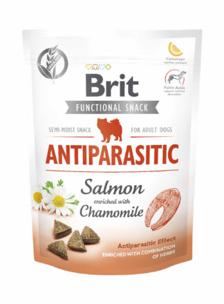 Opakowanie przysmaków Brit Functional Snack Antiparasitic dla dorosłych psów o smaku łososia z dodatkiem rumianku. Produkt obiecuje działanie przeciwpasożytnicze dzięki kombinacji ziół i składników odżywczych.