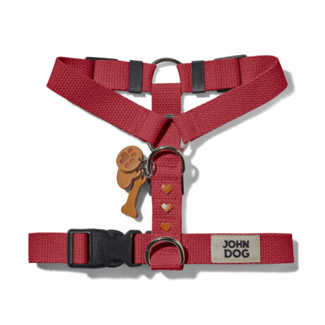 Bordowe szelki guard dla psa wykonana z bawełnianej taśmy z kolekcji MANIFEST marki John Dog. Szelki mają skórzany brelok z kością, łapką psa i serduszkiem oraz nity w kształcie brązowych serduszek.