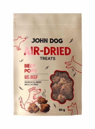 Przód opakowania suszonych przysmaków John Dog Air-Dried Beef Pops. Widoczna nazwa produktu, ilustracja psa oraz widok przysmaków w środku.