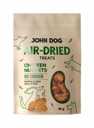 Przód opakowania suszonych przysmaków John Dog Air-Dried Chicken Nuggets. Widoczna nazwa produktu, ilustracja psa oraz widok przysmaków w środku.