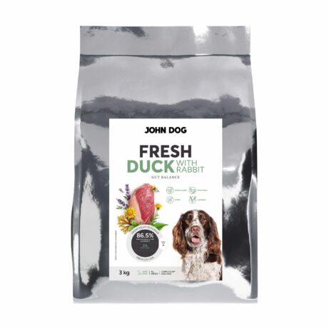 Zdjęcie srebrnego, błyszczącego worka 3 kg z suchą karmą dla psów z linii Fresh marki John Dog. Na froncie opakowania znajduje się etykieta z napisem "FRESH DUCK WITH RABBIT", przedstawiająca kawałek mięsa kaczki i królika w otoczeniu ziół. W prawym dolnym rogu umieszczono zdjęcie psa.