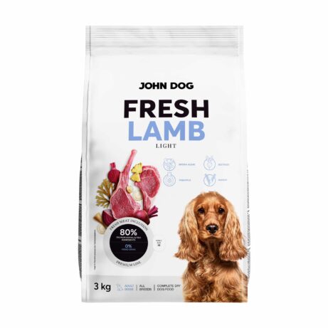 Zdjęcie opakowania 3 kg suchej karmy dla psów Fresh John Dog, wariant jagnięcina. Na białym worku widoczny jest napis "FRESH LAMB" oraz zdjęcie kawałków mięsa jagnięcego z dodatkiem warzyw i ziół. W prawym dolnym rogu znajduje się zdjęcie psa.