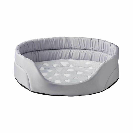 Owalne jasnoszare legowisko dla psa John Dog z wnętrzem ozdobionym białymi sercami na pluszowej powierzchni.
