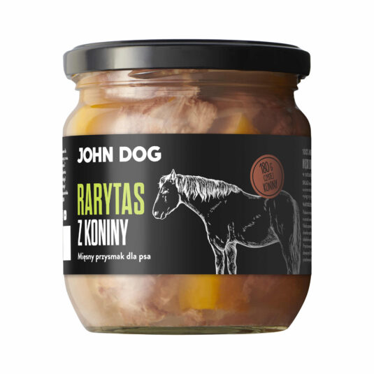 Słoik mokrej karmy dla psa John Dog, ujęcie na wprost. Etykieta w czerni z rysunkiem konia. Zawartość słoika widoczna przez szkło.
