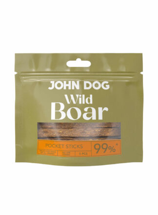 Oliwkowe opakowanie kieszonkowych przysmaków John Dog Wild Boar Pocket Sticks z przezroczystym okienkiem pokazującym zawartość – mięsne patyczki z mięsa z dzika. Idealnie sprawdzą się jako przysmaki treningowe i na spacery.