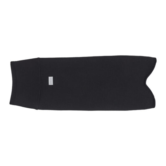 Czarna bluza polarowa outdoor dla psa marki John Dog, wykonana z miękkiego materiału, przedstawiona na płasko z widocznym prostym krojem i niewielką metką.