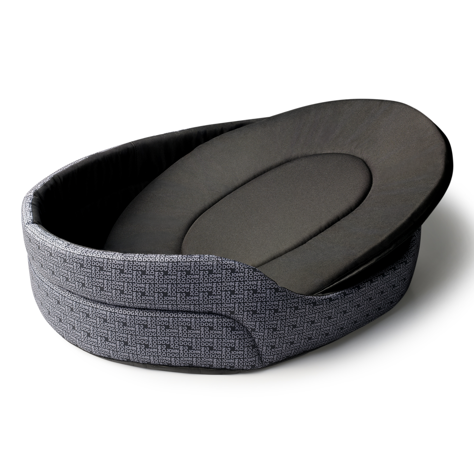 Owalne legowisko dla psa w kolorze czarnym, z wyciąganą poduszką w środku, obszyte materiałem z nadrukiem „John Dog”.