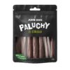Przysmak dla psa, siedem paluchów ze strusia John Dog w czarnym opakowaniu z transparentną folią na środku przez którą widać produkt. Paluchy są w kolorze brązowym, na etykiecie jest umieszczony zielony listek i żółty napis.
