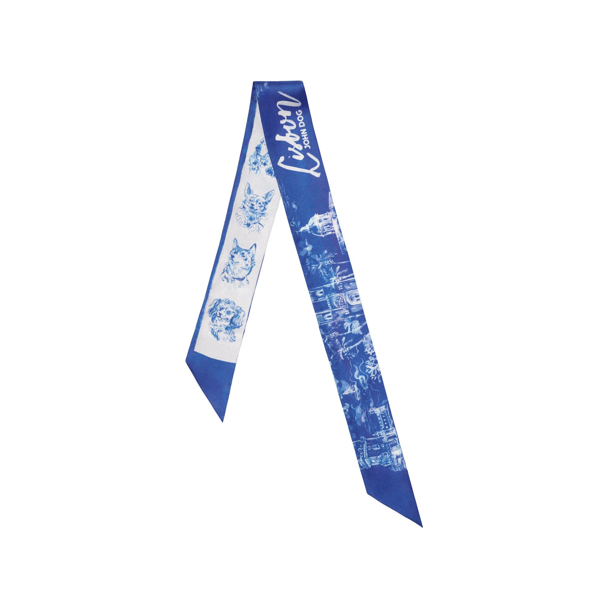 Cienka, dwustronna apaszka John Dog z kolekcji Lizbona w kolorze biało-granatowym ułożona na kształt odwróconej litery V. Z jednej strony są na niej rysunki granatowych portretów psów różnych ras na białym tle, a z drugiej rysunek białej panoramy miasta na granatowym tle.