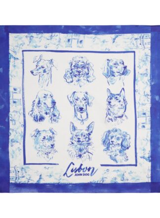 Kwadratowa apaszka John Dog z kolekcji Lizbona w kolorze biało-granatowym przedstawiająca rysunki portretów psów różnych ras z granatową obwódką. Na dole jest napis Lisbon, apaszka jest rozłożona na płasko.