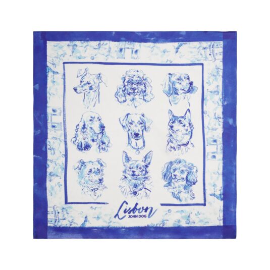 Kwadratowa apaszka John Dog z kolekcji Lizbona w kolorze biało-granatowym przedstawiająca rysunki portretów psów różnych ras z granatową obwódką. Na dole jest napis Lisbon, apaszka jest rozłożona na płasko.