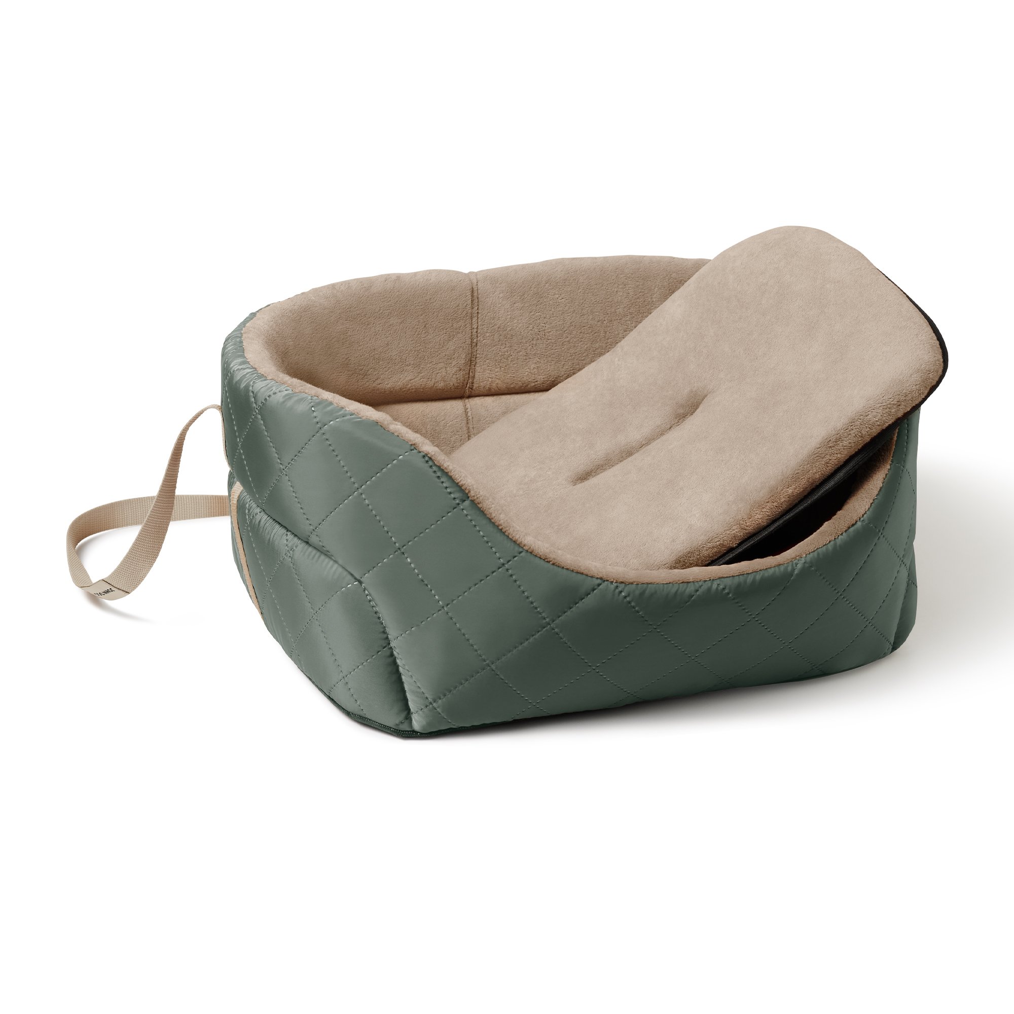 Oliwkowy fotelik samochodowy dla psa John Dog z beżowym wnętrzem i beżową taśmą z czarną klamrą, z wyjętą poduszką, widok od przodu ukosem.