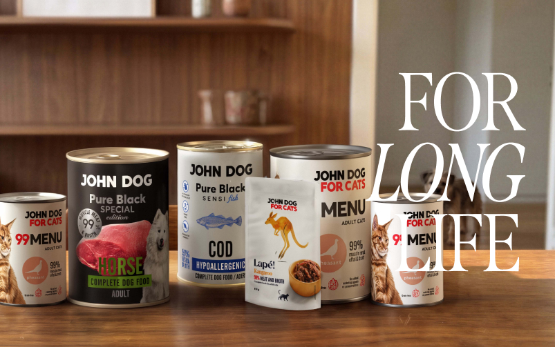 Zdjęcie produktowe karm i przysmak&oacute;w John Dog oraz John Dog for Cats.