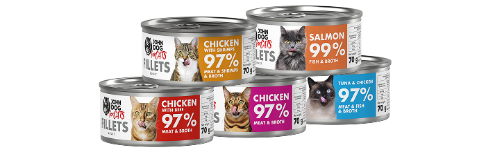 Karma mokra dla kota, John Dog for Cats Fillets. Puszki o pojemności 70g są ustawione w piramidę w dwóch rzędach. Na etykietach widnieją zdjęcia oblizujących się kotów różnych ras.