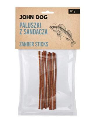 Transparentne opakowanie gryzaków dla psa marki John Dog z beżową etykietą. Na etykiecie napis „Paluszki z sandacza / Zander Sticks” oraz ilustracja ryby. W środku widoczne cienkie paluszki.