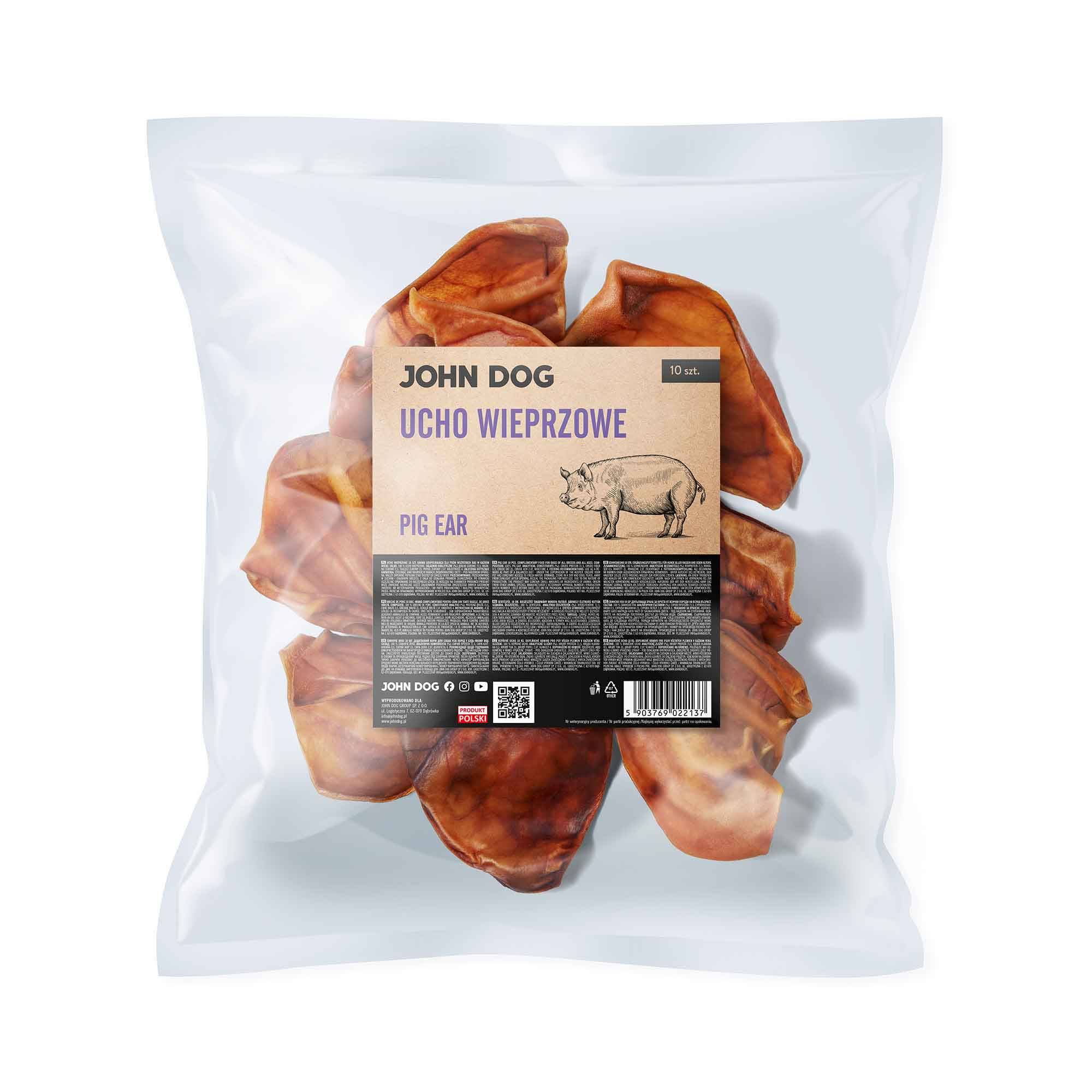 Transparentne opakowanie gryzaków naturalnych dla psa marki John Dog z beżowo-czarną etykietą. Na etykiecie napis „Ucho wieprzowe/Pig ear 10 szt.” ilustracja świni, opis gryzaków, kod qr i kod kreskowy . W środku widoczne suszone uszy wieprzowe.