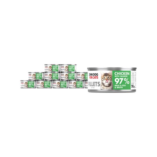 12 srebrnych puszek karmy dla kociąt John Dog for Cats Fillets 70 g z białymi etykietami. Na etykietach widoczny bury kociak oraz napis na zielonym tle „Chicken with salmon 97% Meat & Fish & Broth”.
