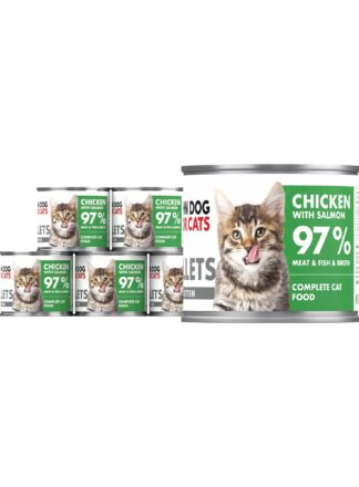 6 srebrnych puszek karmy dla kociąt John Dog for Cats Fillets 140 g białymi etykietami. Na etykietach widoczny bury kociak oraz napis na zielonym tle „Chicken with salmon 97% Meat & Fish & Broth”.
