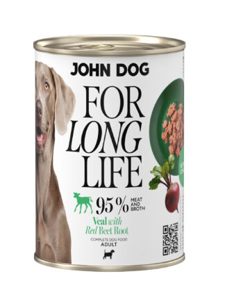 Puszka mokrej karmy dla psa John Dog For Long Life veal with red beet root 400 g. Na białej etykiecie po lewej stronie znajduje się zdjęcie psa rasy wyżeł weimarski, po środku napisy z informacjami o karmie, po prawej stronie zielony talerz z karmą, ilustracja buraka i kod qr.