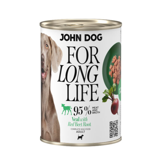 Puszka mokrej karmy dla psa John Dog For Long Life veal with red beet root 400 g. Na białej etykiecie po lewej stronie znajduje się zdjęcie psa rasy wyżeł weimarski, po środku napisy z informacjami o karmie, po prawej stronie zielony talerz z karmą, ilustracja buraka i kod qr.
