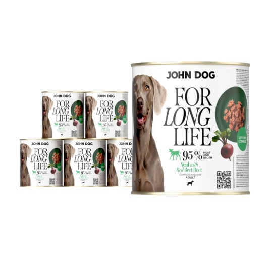 6 puszek mokrej karmy dla psa John Dog For Long Life veal with red beet root 800 g. Na białej etykiecie po lewej stronie znajduje się zdjęcie psa rasy wyżeł weimarski, po środku napisy z informacjami o karmie, po prawej stronie zielony talerz z karmą, ilustracja buraka i kod qr.